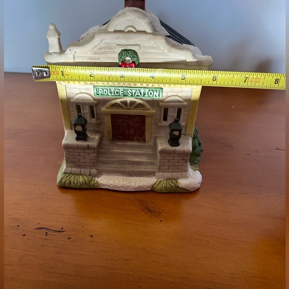 🎄Christmas Village - Police Station 🎄 - Picture 6 of 9
